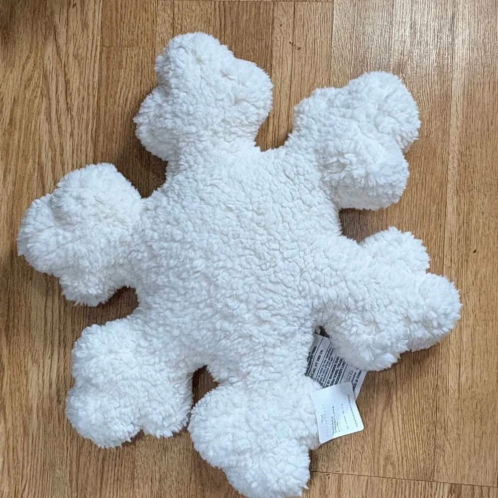 Pottery Barn Sherpa Snowflake Pillow 18x2 Ivory NWT Holiday Winter Decor